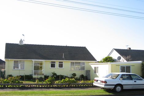 Photo of property in 15 Karaka Street, Merrilands, New Plymouth, 4312