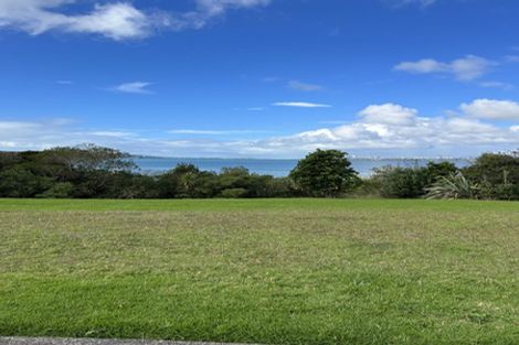 Photo of property in 3 Onemana Way, Te Atatu Peninsula, Auckland, 0610