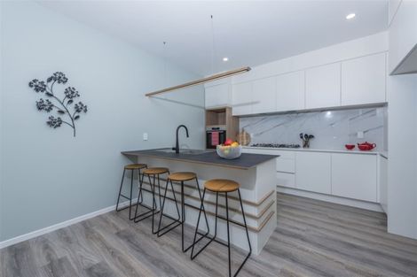 Photo of property in 12 Vinistra Road, Kumeu, 0810