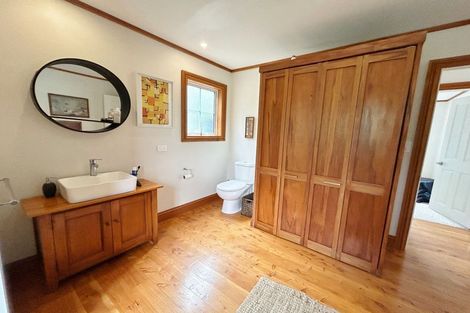 Photo of property in 33 Cornwall Road, Lyttelton, 8082