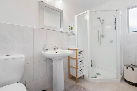 Photo of property in 19 Awaroa Road, Sunnyvale, Auckland, 0612