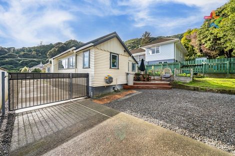 Photo of property in 225 Whites Line East, Waiwhetu, Lower Hutt, 5010