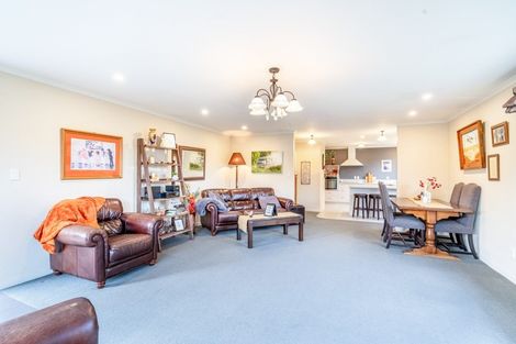 Photo of property in 96 Park Street, Winton, 9720