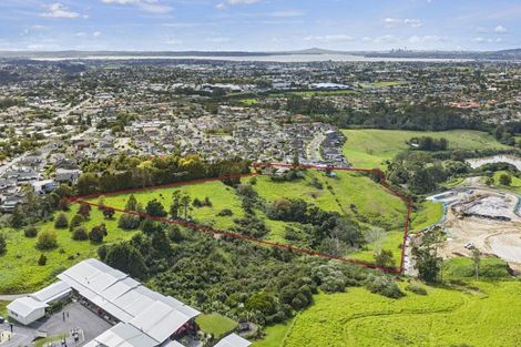 Photo of property in 16 Babich Road, Henderson Valley, Auckland, 0614