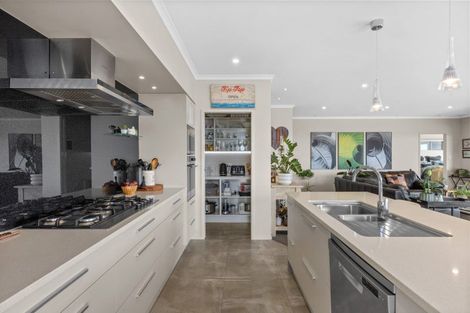 Photo of property in 15 Woodridge Drive, Stanmore Bay, Whangaparaoa, 0932