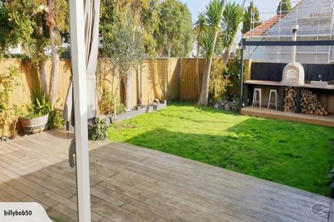 Photo of property in 276 Point Chevalier Road, Point Chevalier, Auckland, 1022