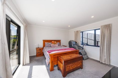 Photo of property in 42 Cyprus Place, Fitzherbert, Palmerston North, 4410