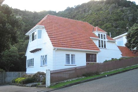 Photo of property in 29 Rona Street, Eastbourne, Lower Hutt, 5013