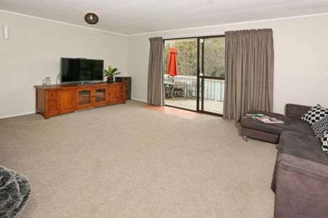 Photo of property in 5 Hueglow Rise, West Harbour, Auckland, 0618