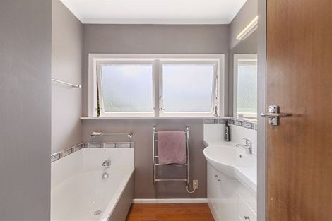 Photo of property in 4 Lynwood Place, Chedworth, Hamilton, 3210