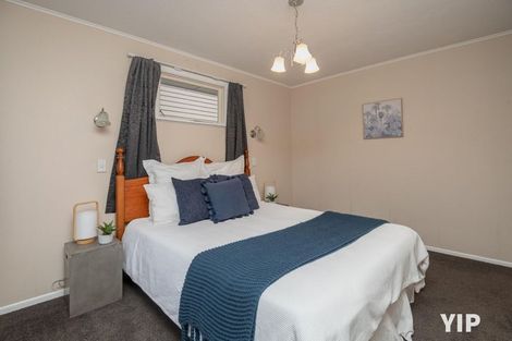 Photo of property in 48 Kenmore Street, Newlands, Wellington, 6037