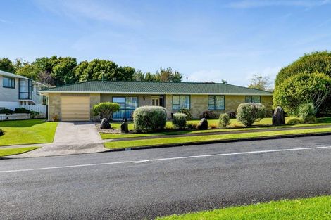 Photo of property in 2 Bronte Place, Whalers Gate, New Plymouth, 4310