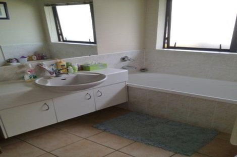 Photo of property in 61 Armoy Drive, East Tamaki, Auckland, 2016