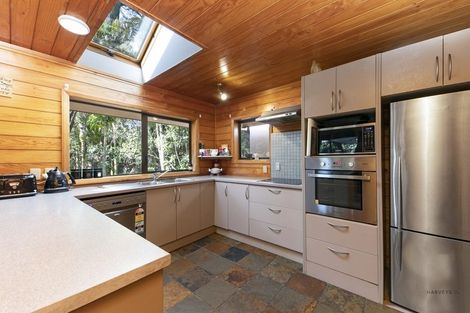 Photo of property in 219 Shaw Road, Titirangi, Auckland, 0604