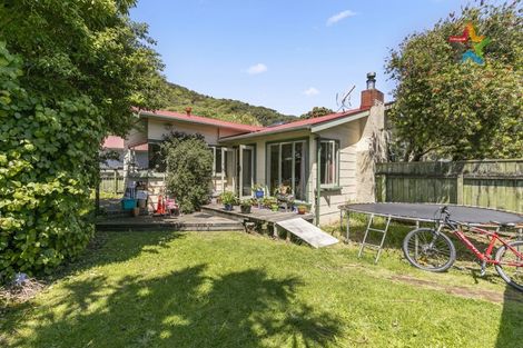 Photo of property in 22 Miro Street, Eastbourne, Lower Hutt, 5013