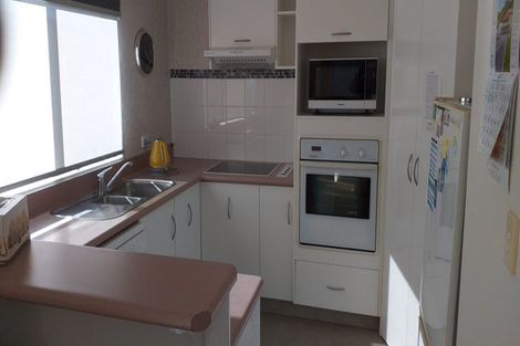 Photo of property in 2/32 Park Road, Glenfield, Auckland, 0629