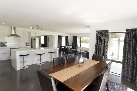 Photo of property in 1 Frood Street, Bulls, 4818