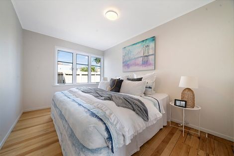 Photo of property in 48a Beaubank Road, Kelston, Auckland, 0602