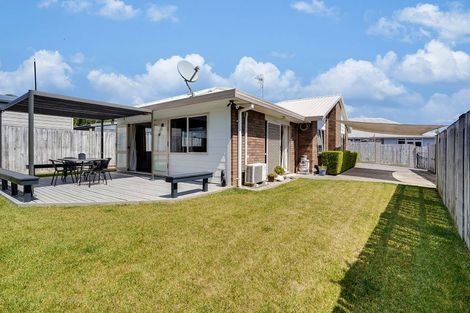 Photo of property in 21 Caulfield Place, Nawton, Hamilton, 3200