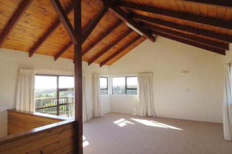 Photo of property in 19 Kellyville Heights, Merrilands, New Plymouth, 4312