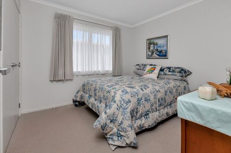 Photo of property in 6 Kamahi Place, One Tree Point, 0118