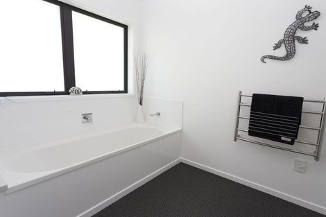 Photo of property in 1 Frood Street, Bulls, 4818