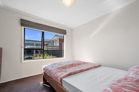 Photo of property in 21 Hepburn Road, Glendene, Auckland, 0602