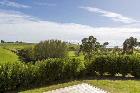 Photo of property in 2228 South Head Road, South Head, Helensville, 0874