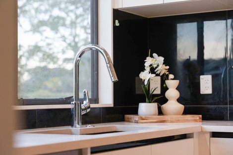 Photo of property in 2/20 Beach Road, Mellons Bay, Auckland, 2014