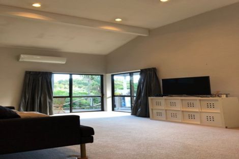 Photo of property in 27 Pinewood Grove, Botany Downs, Auckland, 2010