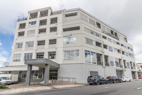 Photo of property in Stadium Garden Flats, 305/107 Thorndon Quay, Pipitea, Wellington, 6011