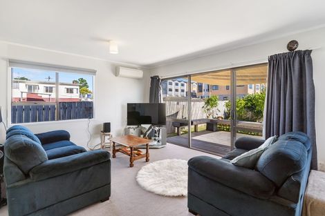 Photo of property in 1/11 Ranui Station Road, Ranui, Auckland, 0612