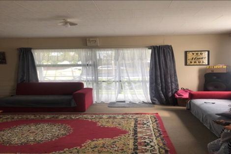 Photo of property in 2/15 Barneys Farm Road, Clendon Park, Auckland, 2103