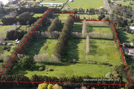 Photo of property in 870 Waitakere Road, Kumeu, 0891