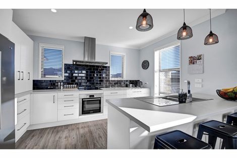 Photo of property in 33 Highgate Drive, Rangiora, 7400