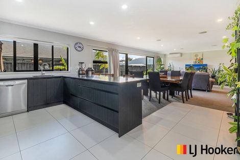 Photo of property in 31 Harbour Crest Drive, Waiuku, 2123