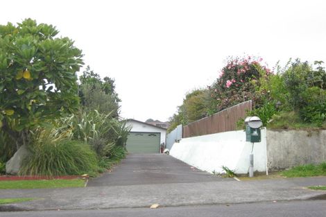 Photo of property in 17 Wairau Road, Oakura, 4314