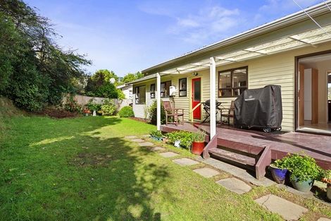 Photo of property in 6 Zande Terrace, Tawa, Wellington, 5028