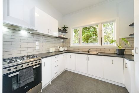 Photo of property in 30 Lyndhurst Street, Takaro, Palmerston North, 4412