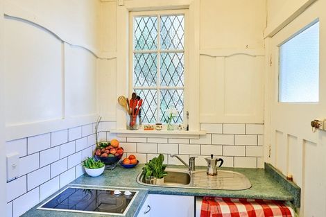 Photo of property in 296 Oriental Parade, Oriental Bay, Wellington, 6011