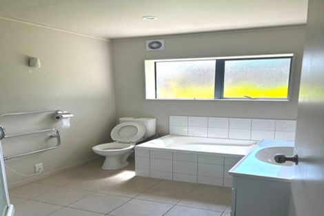 Photo of property in 1/32 Waverley Avenue, Glenfield, Auckland, 0629