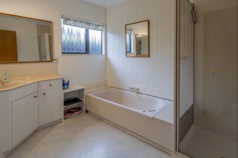 Photo of property in 8 Runanga Grove, Waikanae, 5036