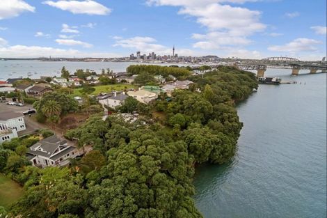 Photo of property in 36 Queen Street, Northcote Point, Auckland, 0627