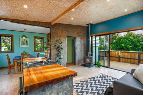 Photo of property in 132 Seaview Road, Piha, New Lynn, 0772