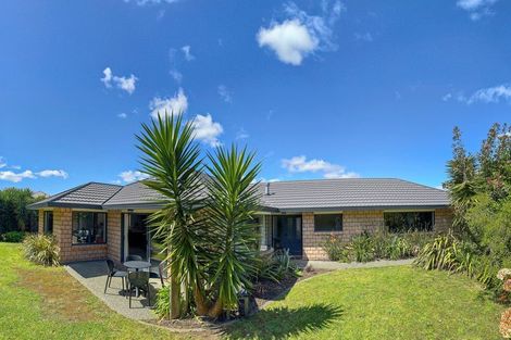 Photo of property in 22 Leanne Way, Waikanae Beach, Waikanae, 5036