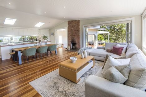 Photo of property in 120 Aberdeen Road, Campbells Bay, Auckland, 0620