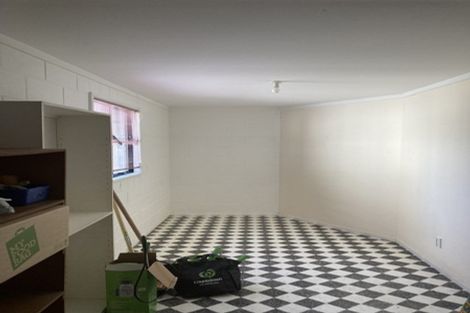 Photo of property in 18 Melrose Road, Island Bay, Wellington, 6023