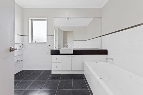 Photo of property in 17 Turnberry Drive, Wattle Downs, Auckland, 2103