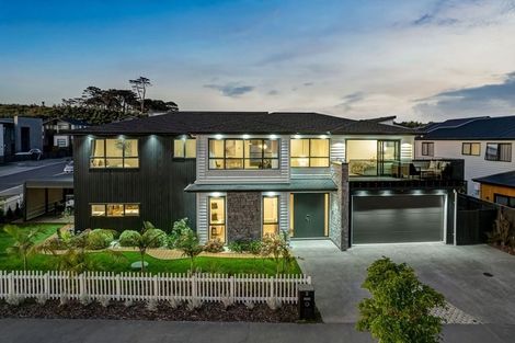 Photo of property in 2 Headsail Drive, Long Bay, Auckland, 0630