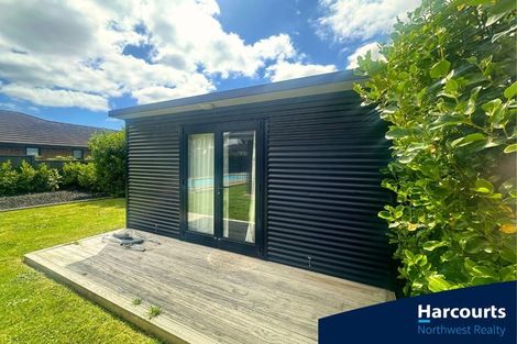 Photo of property in 6 Walnut Road, Riverhead, 0820